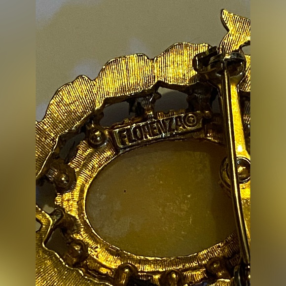 MAKE AN OFFER 🍒 Vintage Signed Florenza Cameo Brooch #9186 - Picture 3 of 6